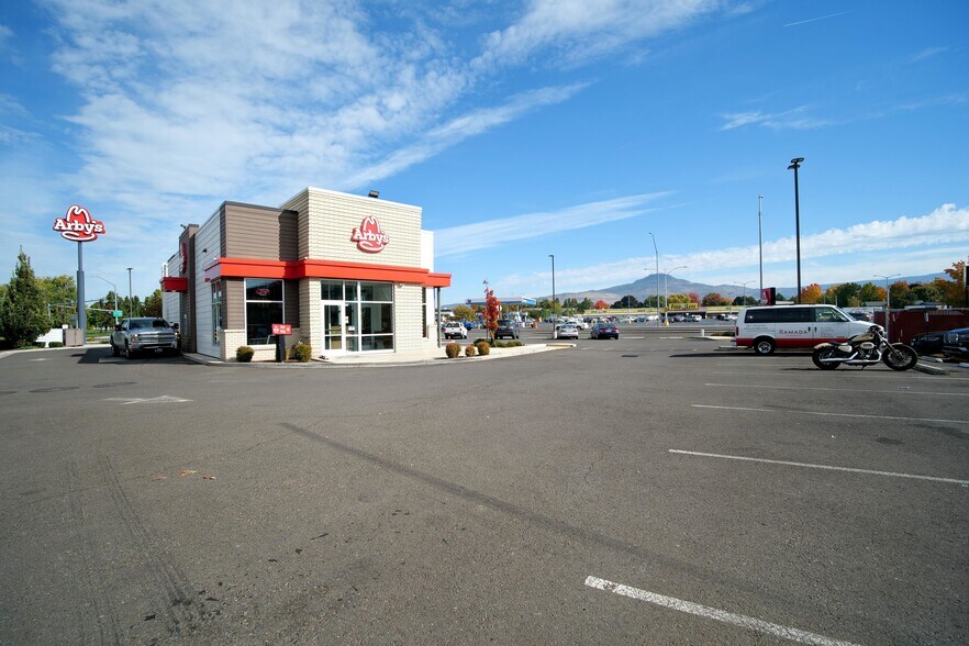 More Photos Of 2233 Biddle Rd, Medford Fast Food For Sale
