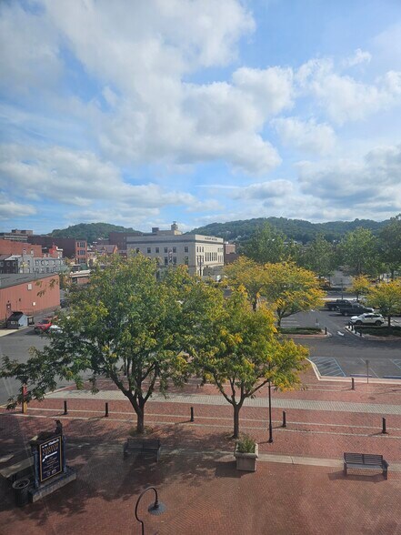 More Photos Of 17 Howard St, Cumberland Office For Lease