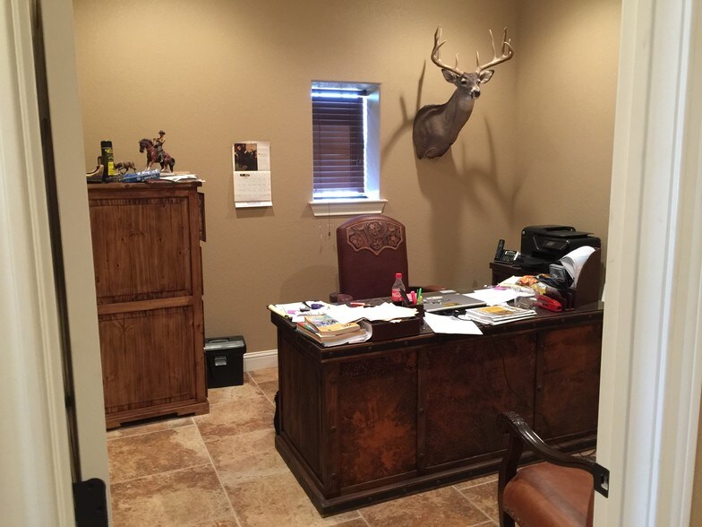 More Photos Of 1902 E State Highway 36, Abilene Warehouse For Lease