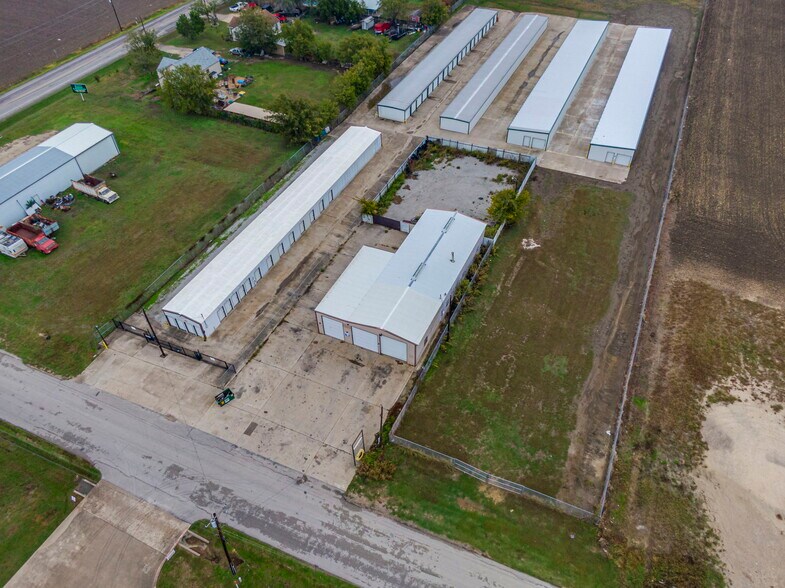 More Photos Of 108 West Gillum, Grandview Warehouse For Sale