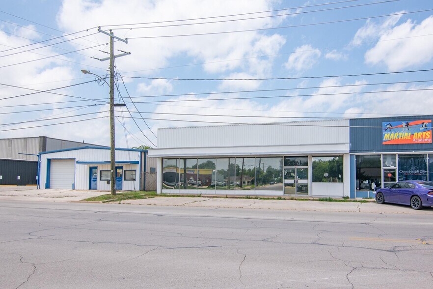 Primary Photo Of 1609 Coggin Ave, Brownwood General Retail For Lease