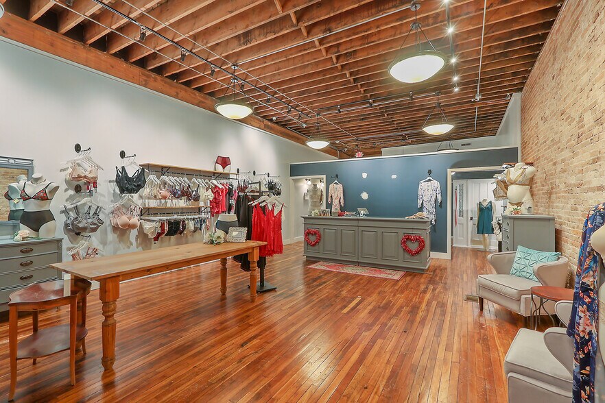 More Photos Of 8914 N Seneca St, Weedsport Freestanding For Sale