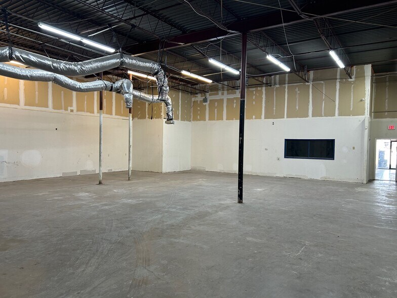 More Photos Of 2734 W Kingsley Rd, Garland Light Distribution For Lease