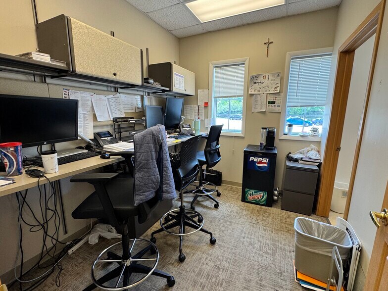 More Photos Of 3322 W Willow Knolls Rd, Peoria Office For Sale