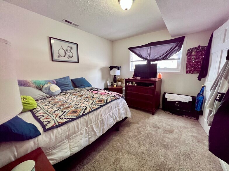 More Photos Of 308 Low St, Bloomington Apartments For Sale