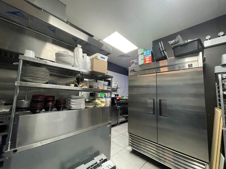 More Photos Of 1858 N Western Ave, Chicago Storefront Retail Residential For Lease