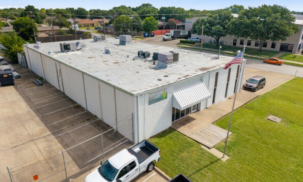 More Photos Of 725 E Walnut St, Garland Manufacturing For Sale