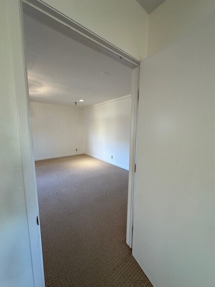 More Photos Of San Carlos St, Carmel Storefront For Lease