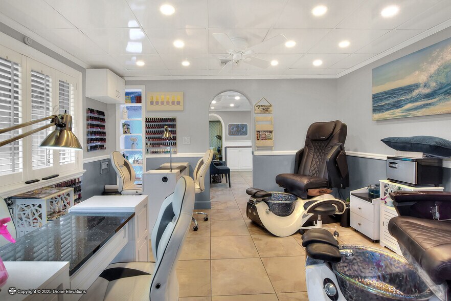 More Photos Of 146 W Robertson St, Brandon Storefront For Sale