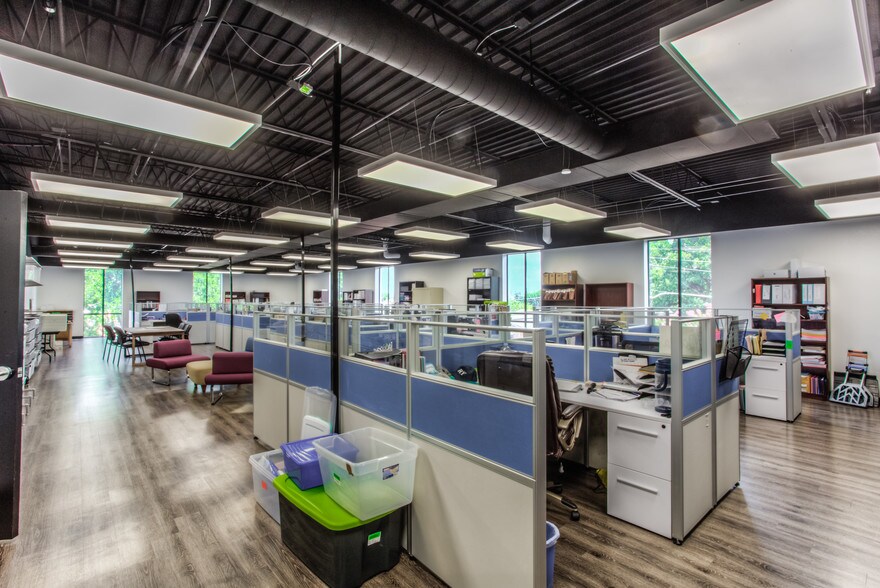 More Photos Of 6464 Brentwood Stair Rd, Fort Worth Office For Sale