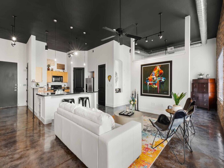 More Photos Of 2000 E Arapaho Rd, Richardson Apartments For Lease