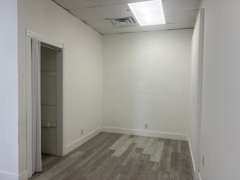 More Photos Of 2632 Hollywood Blvd, Hollywood Office For Lease