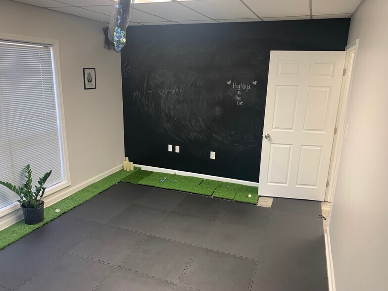 More Photos Of 875 Old Roswell Rd, Roswell Office For Sale