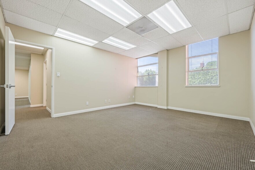 More Photos Of 449 S Beverly, Beverly Hills Office For Sale