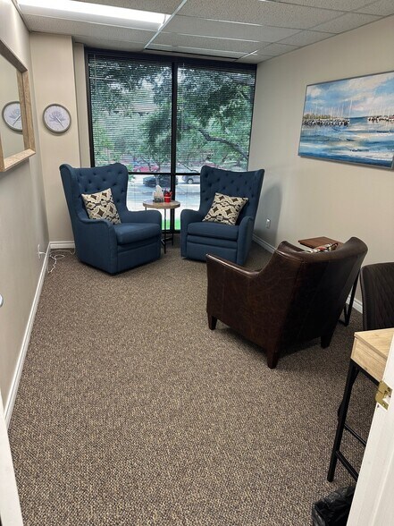More Photos Of 8330-8350 Meadow Rd, Dallas Office For Sale
