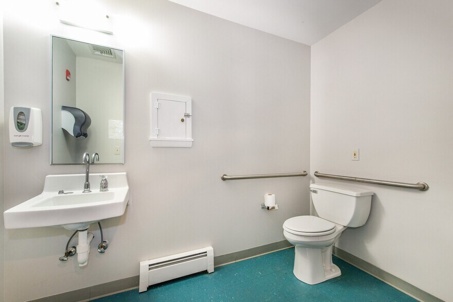 More Photos Of 13 Stillwater Rd, Blairstown Office For Lease