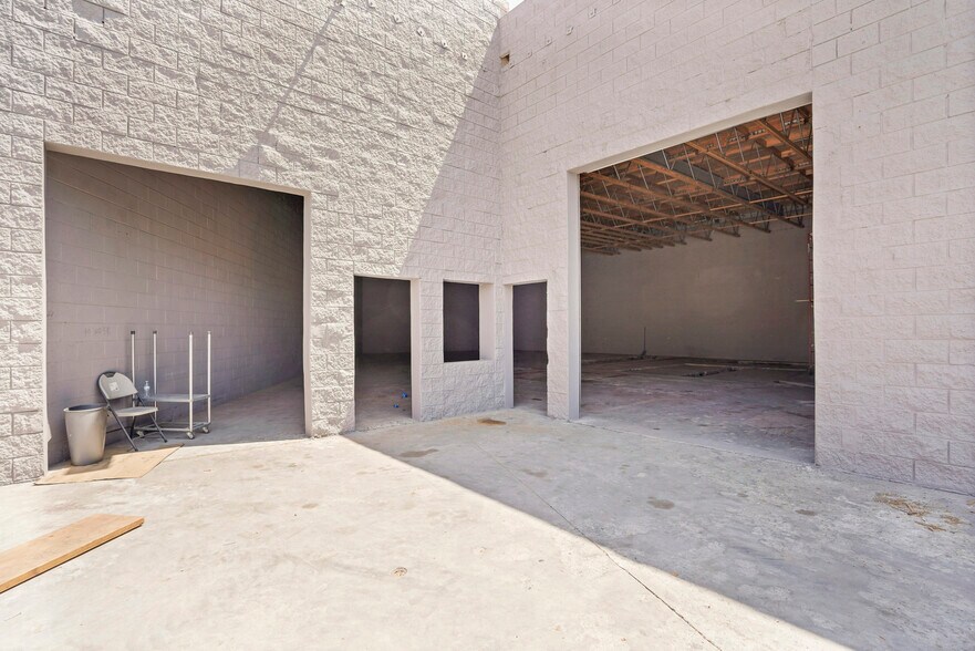 More Photos Of 10926 Randall St, Sun Valley Warehouse For Lease