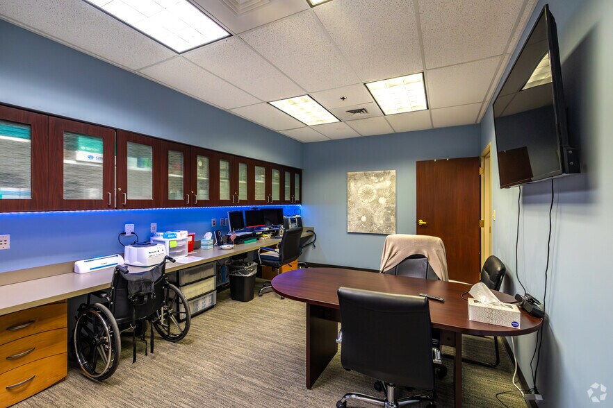 More Photos Of 7111 E 21st St, Wichita Medical For Sale