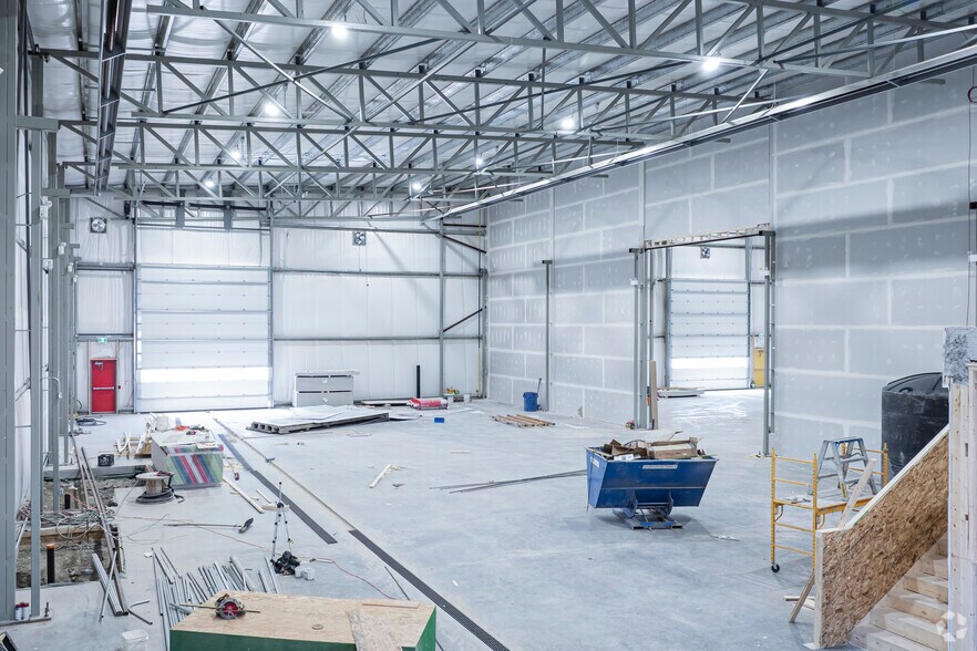 More Photos Of 233193 Range Road 283, Calgary Manufacturing For Lease