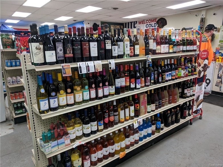 More Photos Of 4012 N Clare Ave, Harrison Convenience Store For Sale