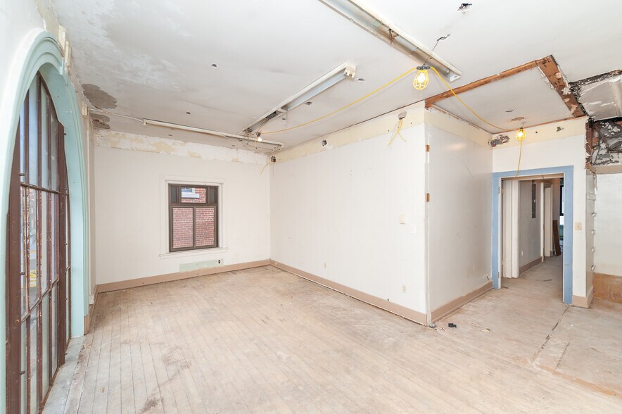 More Photos Of 71 Main St, Norwich Storefront Retail Office For Sale