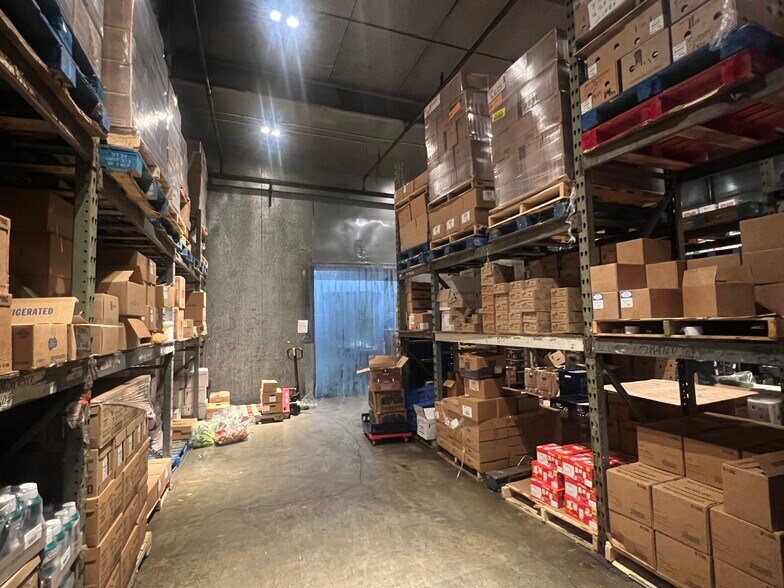 More Photos Of 7005 Tujunga Ave, North Hollywood Warehouse For Lease