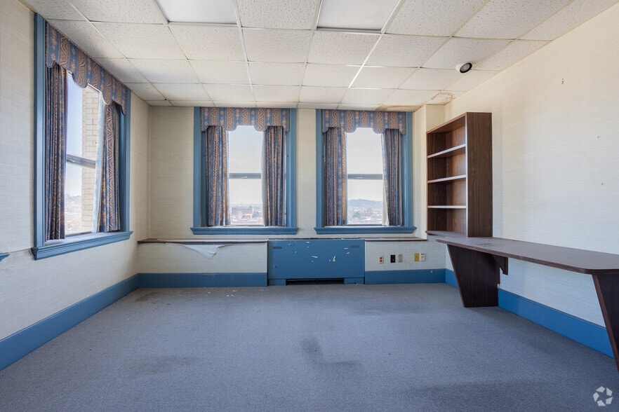 More Photos Of 401 11th St, Huntington Unknown For Sale