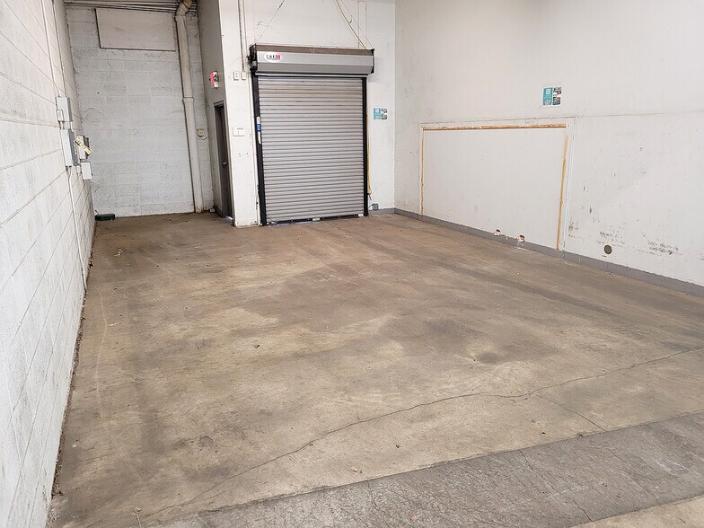 More Photos Of 1 S Lorraine St, Hutchinson Light Manufacturing For Sale