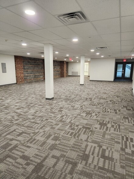 More Photos Of 124-128 Nassau St, Princeton General Retail For Lease