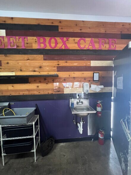 More Photos Of 46 Hoolai St, Kailua Freestanding For Lease