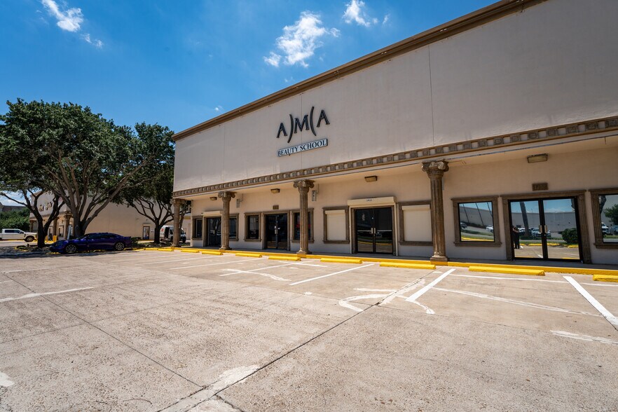 More Photos Of 1912 S Main St, McAllen Storefront For Lease
