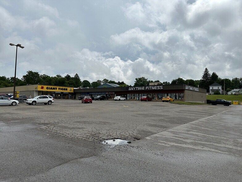 More Photos Of 111 Charles St E, Ingersoll Storefront For Lease