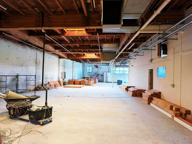 More Photos Of 94 Hangar Way, Watsonville Research And Development For Lease