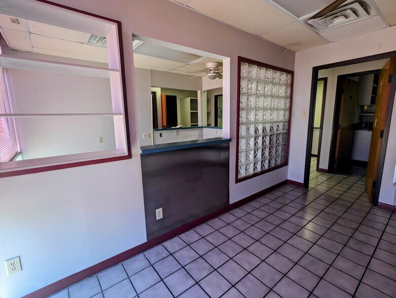 More Photos Of 2430 N Davis Dr, Arlington Unknown For Lease