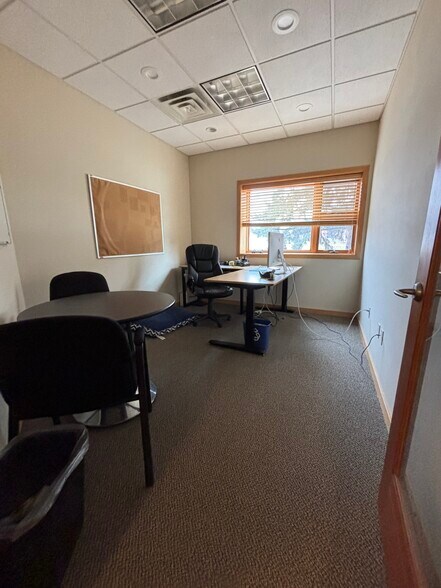 More Photos Of 2238-2240 Edgewood Ave S, Minneapolis Flex For Sale