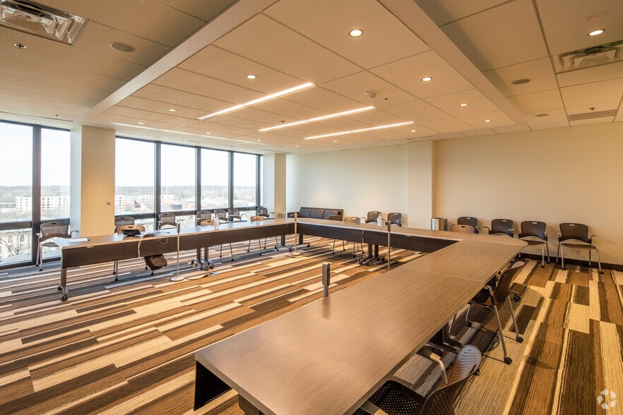 More Photos Of 8235 Forsyth Blvd, Clayton Office For Lease