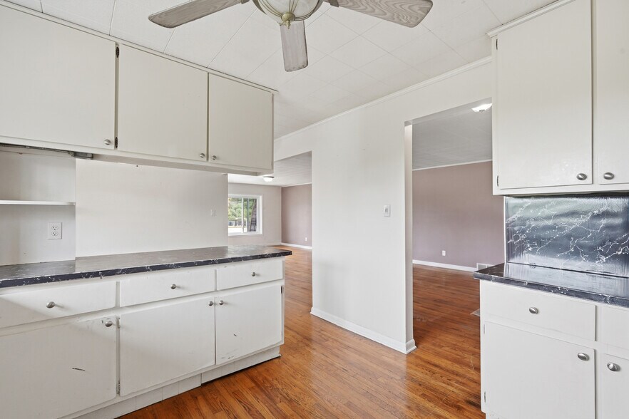 More Photos Of 23589-23593 Van Born Rd, Taylor Freestanding For Sale