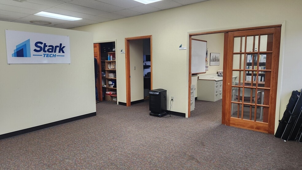 More Photos Of 5615 Business Ave, Cicero Flex For Sale