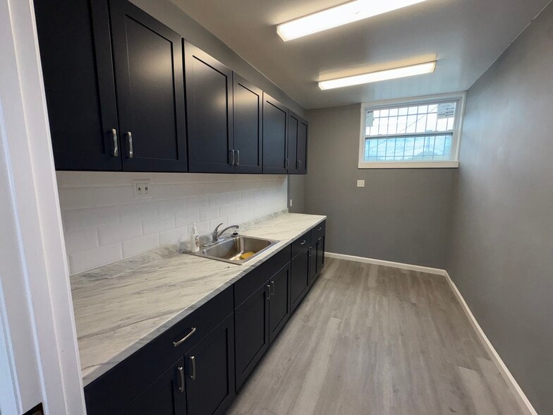 More Photos Of 1346 Gandy St, Jacksonville Showroom For Lease