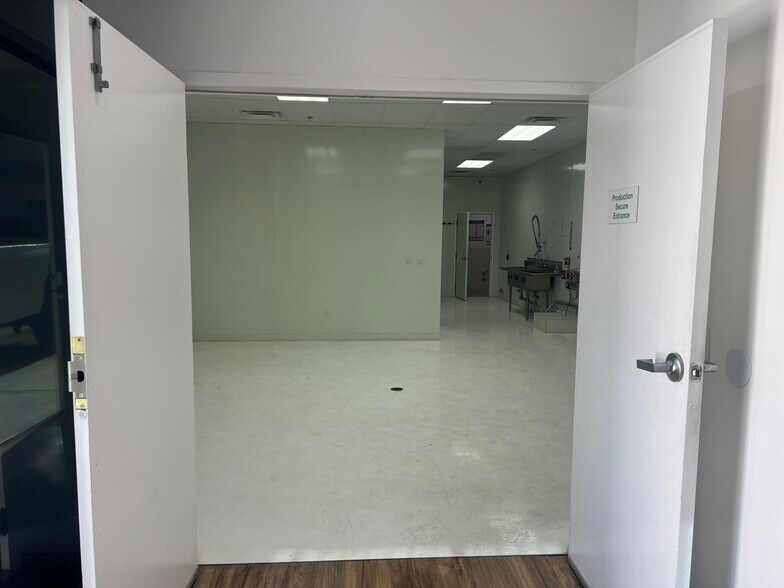 More Photos Of 3816 Civic Center Dr, North Las Vegas Warehouse For Sale