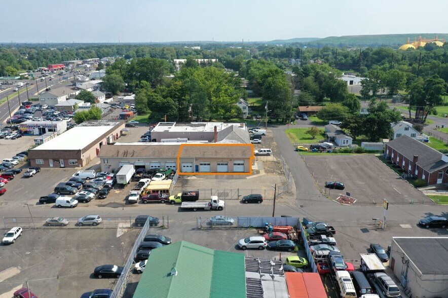 More Photos Of 1404 Randall Ave, Levittown Manufacturing For Lease