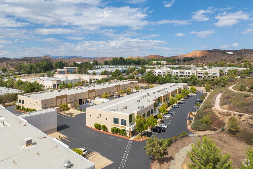 More Photos Of 28312-28326 Constellation Rd, Valencia Light Distribution For Lease