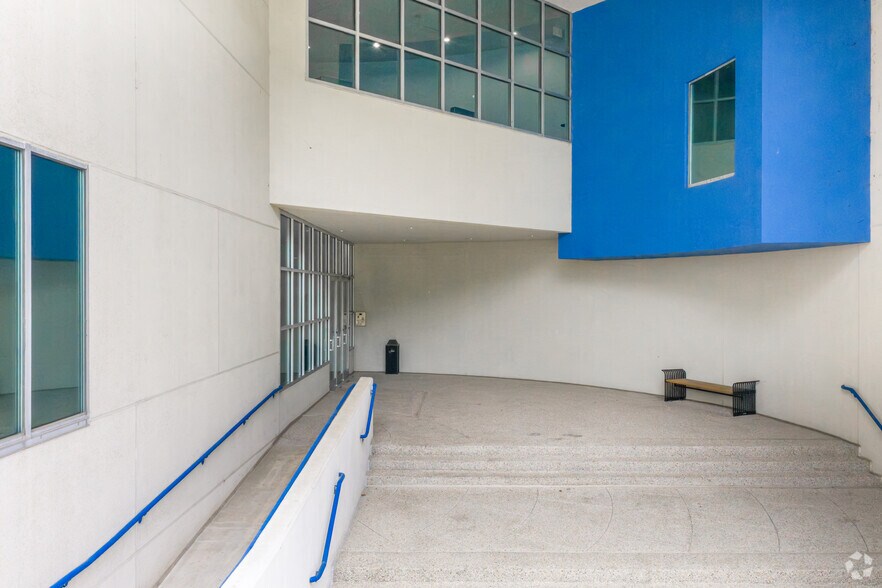 More Photos Of 201 Defense Hwy, Annapolis Office For Sale