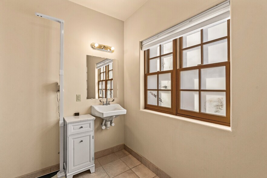 More Photos Of 103 S St Francis Dr, Santa Fe Medical For Sale