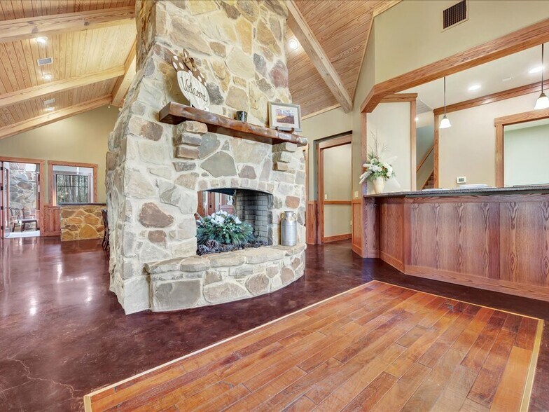 More Photos Of 7680 FM 2497, Lufkin Office For Sale