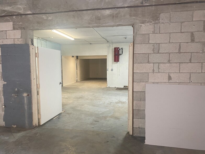 More Photos Of 4406 Arnold Ave, Naples Warehouse For Sale