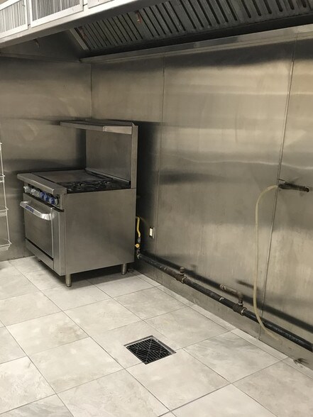 More Photos Of 7635 Ley Rd, Houston Freestanding For Sale