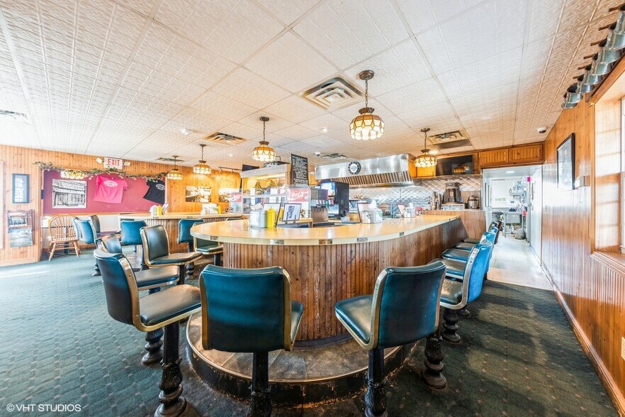 More Photos Of 4629 N Port Washington Rd, Milwaukee Restaurant For Sale