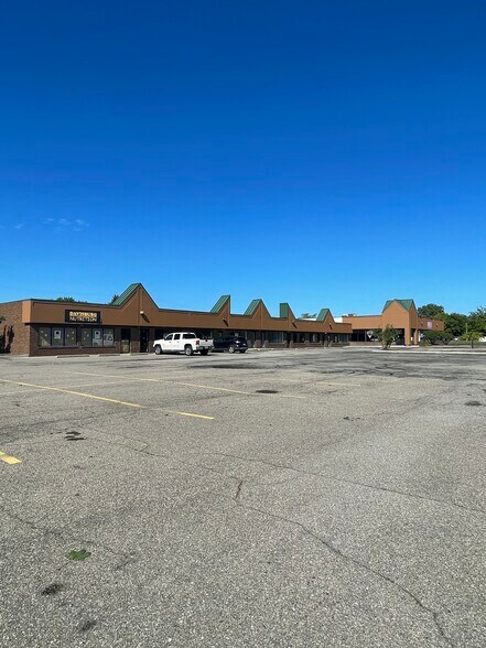 More Photos Of 10785-10795 Dixie Hwy, Davisburg Unknown For Lease