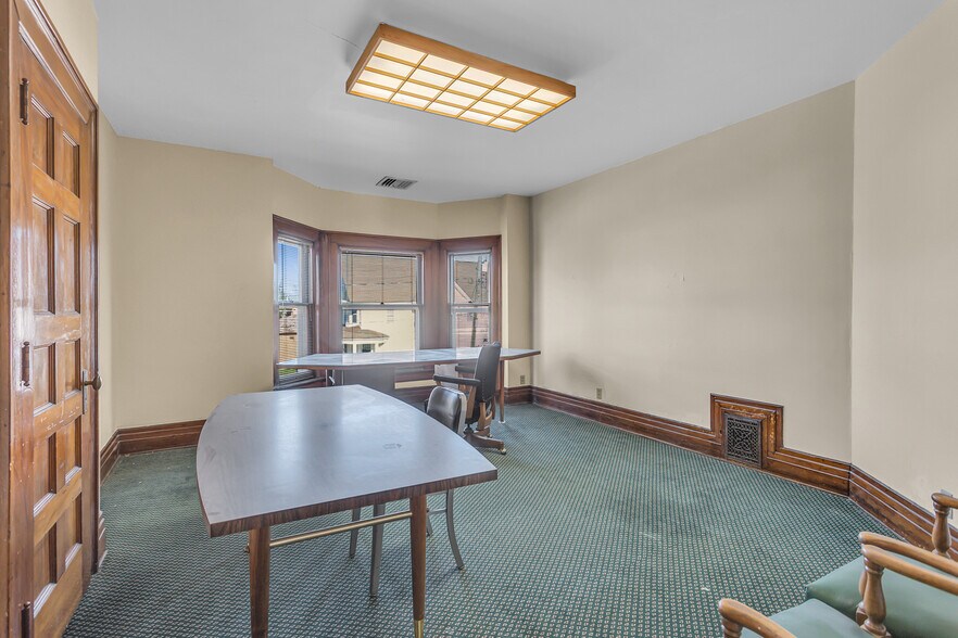 More Photos Of 601 S Jackson St, Jackson Office For Sale